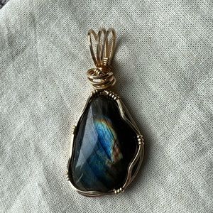 Stunning labradorite pendant